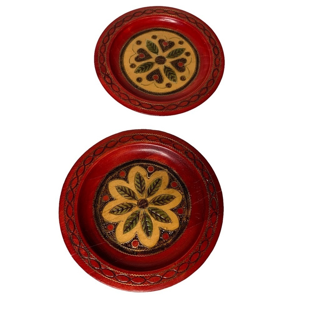 Red polish old world style holiday themed wooden carved lacquer plates set of 2.